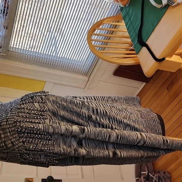 Womens ruffled neck sweater by Ashley & Rob size is large - Picture 4 of 8